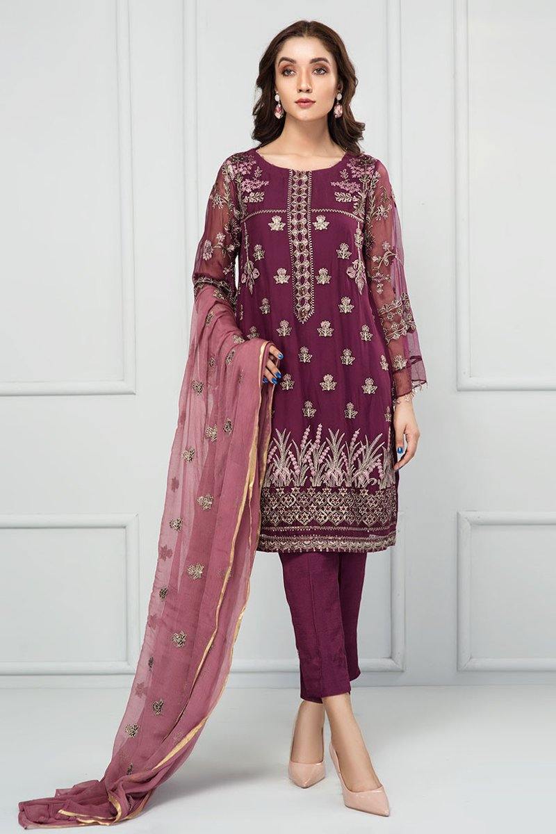 Savvy Dresses for Your Beloved Ladies on Eid 2024 – String & Thread